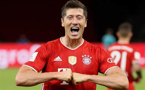 Lewandowski from poland is not ranked in the football top scorer world ranking of this week (22 feb 2021). Robert Lewandowski: 10 años marcando goles en la ...