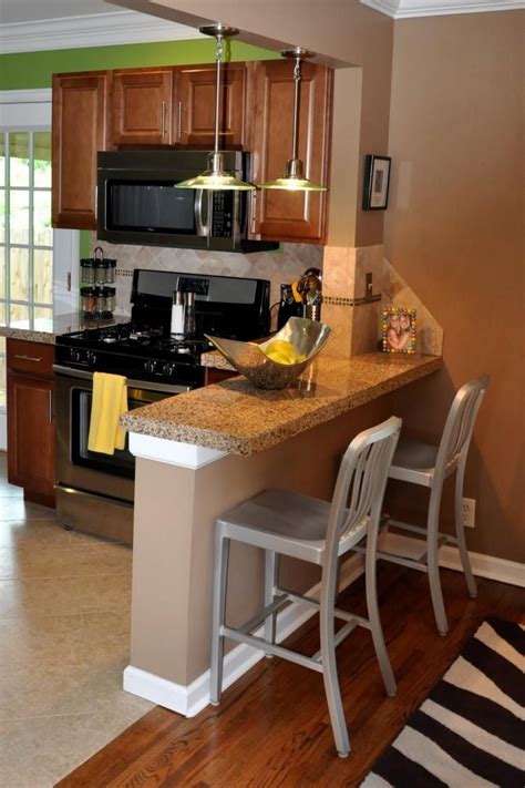 More than a breakfast bar this design extends the wooden worktop. kleine gemauerte Küchentheke mit Granitplatte | Kitchen ...