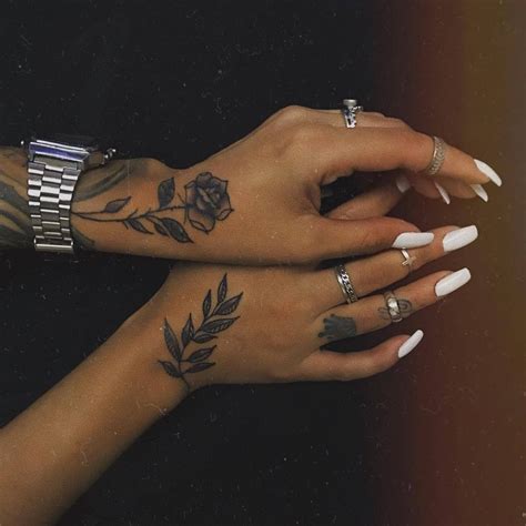 Pin By Aninha On Idea Tattoos For Women Hand Tattoos Finger Tattoos