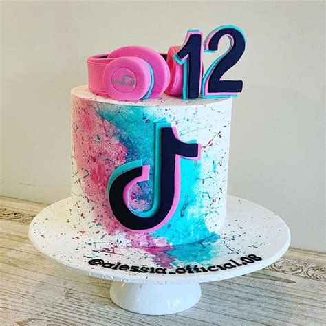 Weil wünsche an geburtstagen wahr werden dürfen, kriegte mini von meiner lieben schwägerin diesen smarties kuchen. 13 Cute Tik Tok Cake Ideas (Some are Absolutely Beautiful ...