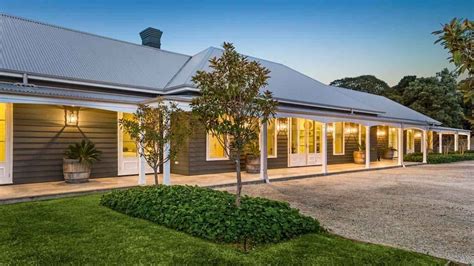 60 Stunning Australian Farmhouse Style Design Ideas 16 Weatherboard