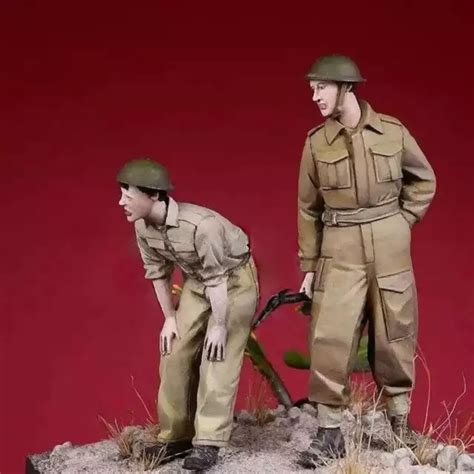 135 2pcs Resin Model Kit British Soldiers 8th Army Infantry Ww2
