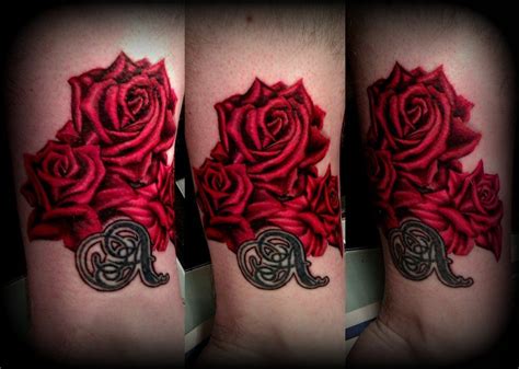 The pair of blackish brown roses here shows the flowers in amazing beauty. Black and Grey Realistic Rose Tattoo | Red realistic roses ...