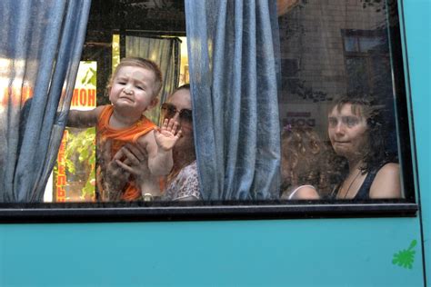 Evacuating Children Along A Dangerous Ukraine Route The New York Times