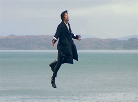 Harry was connected to model kiko mizuhara when rumors about the two dating began in early 2019, though kiko quickly shut them down when she tweeted that she never met the singer. Harry Styles reveals video for 'Sign of the Times' ahead ...