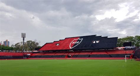 Based in rosario, some 300 kilometers (185 miles) north of argentina's capital buenos aires, newell's are not the only club to launch such an initiative but theirs is a weekly training session. Newell's Old Boys on Twitter | Newell, Stadium, Golf courses
