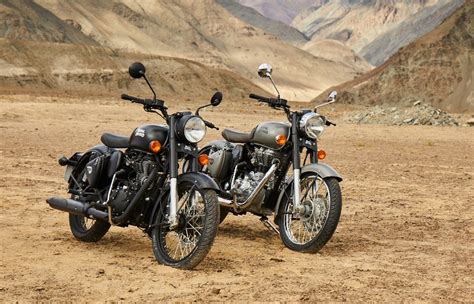 The hallmark uce 500cc has echoed royal enfield's tradition of the long stroke character, producing an unmistakable thump that has reverberated through the hearts of it's riders for over a decade. Royal Enfield Classic Gunmetal Grey 350cc dan Classic ...
