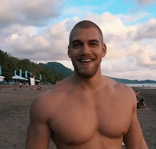 Sex Gay Gifs Mischa Janiec Nude On The Beach