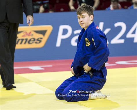 Jul 26, 2020 · a l'époque où elle était mariée à la judokate allemande nieke nordmeyer, qu'elle a d'ailleurs dû affronter en compétition. JudoInside - Nieke Nordmeyer Judoka