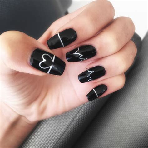 Son uñas falsas creadas a partir de monómeros y polímeros con esmalte de base color negro puro. Diseños De Uñas Acrilicas Tumblr Negras - Decoración De Uñas