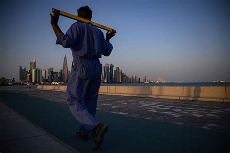 Proche Dun Bidonville En Inde Au Qatar Lenfer Du Décor Pour Les