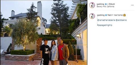Simak beberapa potret interior rumah mewah tersebut dari channel youtube milik jessica iskandar di sini. Gading Marten Main ke Rumah Mewah Nia Ramadhani di Beverly ...