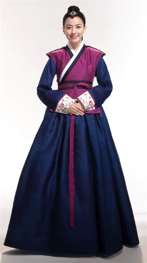 Foto Han Hyo Joo Dengan Busana Tradisional Korea Pakaian Korea Model