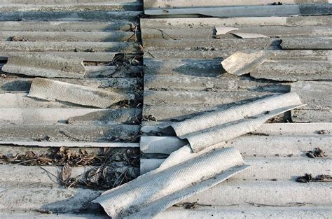 Azbest to materiał naturalny należący do grupy krzemianów. Azbest: usuwanie azbestu i utylizacja płyt z eternitu