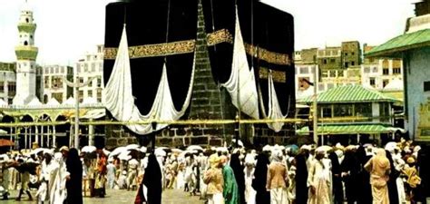 إنّ قراءة القرآن من أعظم القربات التي يتقرّب بها المسلم من الله تعالى، ويتوسّل بها إليه ليقضي له حاجاته ويفرّج عنه كرباته، أمّا قراءة آيات معيّنة بأعداد معيّنة فإنّ ذلك لم يرد عن النّبي صلّى الله عليه وسلّم، ولا يوجد في في القرآن الكريم آيات معروفات باسم آيات تيسير الأمور أو الإجابة، لكن يجوز أن يقرأ المسلم ما شاء من القرآن الكريم، ويدعو الله تعالى بما شاء، من غير أن يجعل في ذلك تحديداً لآيات أو أعداد ما. قصة بناء الكعبة - عالم المعرفة