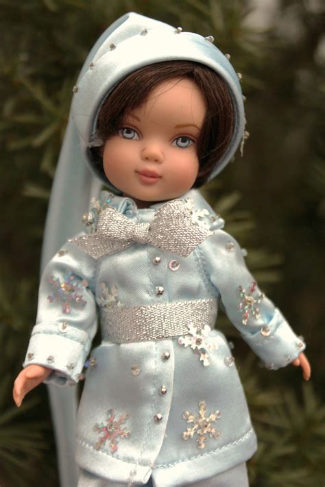 In the 1950s, barrera withdrew from societal life to tend to the island. PLANET OF THE DOLLS: Doll-A-Day 324: Tonner Winter Frost Lee