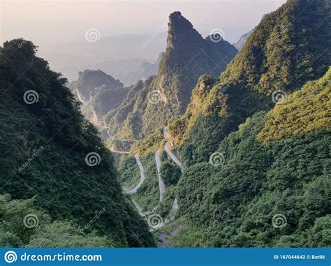 Chinas Most Dangerous Roads With 99 Curves Tongtian Highway Tianmen