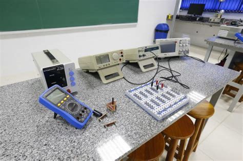 Eel Escola De Engenharia De Lorena Campus I Laboratório De Física