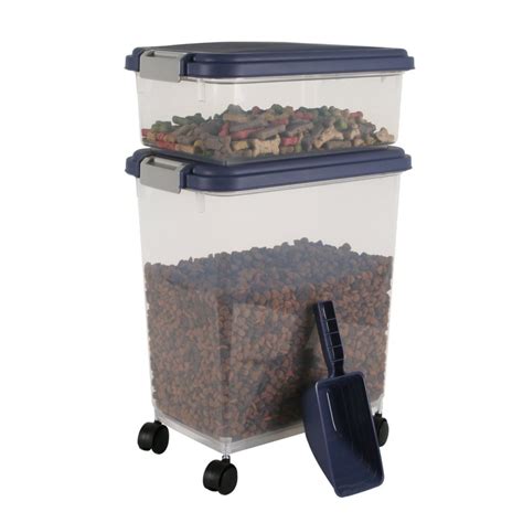 For shorter trips, this kurgo container, which holds up to 5 pounds of dry food, is perfect. Airtight Pet Food Container Combo Kit only $17.56!