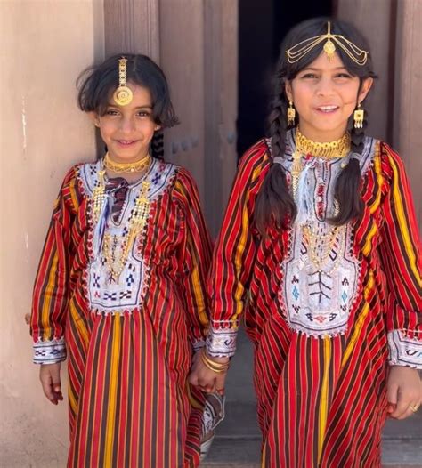 Traditional Dresses From Sur City Oman 🇴🇲 In 2022 Traditional Outfits Traditional Dresses