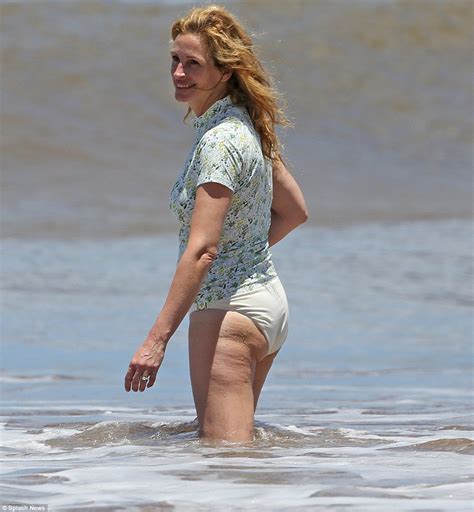julia roberts shows off her movie star legs during romantic beach vacation daily mail