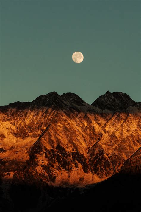 3840x2160 Resolution Brown Mountain Range Nature Mountains Moon Hd