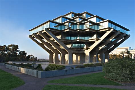 Di vietnam ada sebuah bangunan yang memiliki arsitektur yang unik dimana bangunan ini bernama crazy house. Bangunan di dunia dengan desain unik dan menarik - MEDIA ...