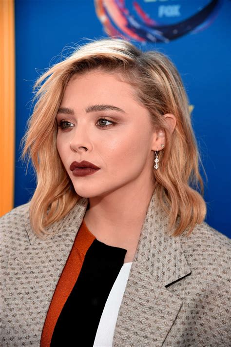 She portrays cassie sullivan in the film adaption of rick yancey 's novel series, the 5th wave. Chloe-Grace-Moretz-at-Teen-Choice-Awards-2018-413 - SAWFIRST
