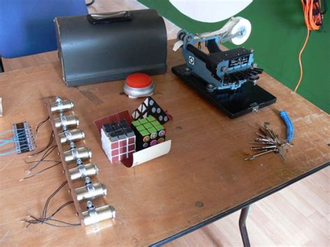 Are these knitting machines designed for hobbyist knitting or for production? Open day 2011 - Nottinghack Wiki