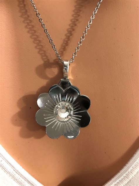 Sparkle Metal Flower Necklace