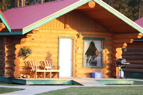Situated close to the town of valemount, this well equipped cabin offers amenities suitable for families with children. Hotels, cabin accommodation, Valemount, BC, Log cabin, resort