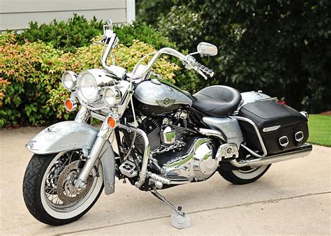 Know engine specs, safety and technical features, and dimensions at our dedicated variant pages. Buy 2003 Harley-Davidson Road King CLASSIC Cruiser on 2040 ...