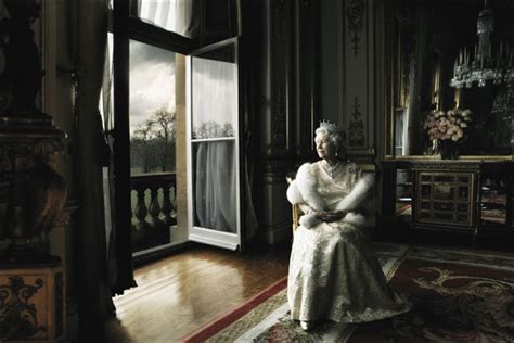 A Royal Portrait Queen Elizabeth Ii By Annie Leibovitz The Photo School