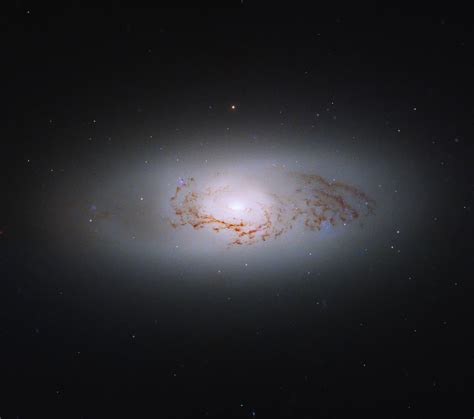 Hubble Space Telescope Spots Beautiful Lenticular Galaxy Scinews