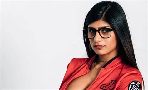 Mia Khalifa Demuestra Que No Está Embarazada Con Sensual Lencería