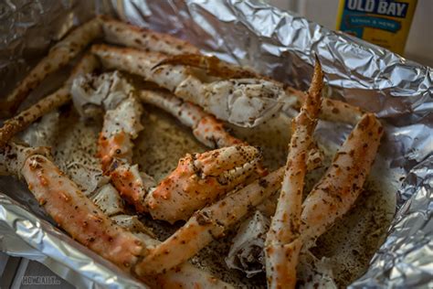 With that said, i just serve the crab in the same dish i baked it in so i can dip the meat into the tasty sauce, savoring every last drop. Oven Baked Crab Legs Recipe and Garlic Butter Dipping Sauce
