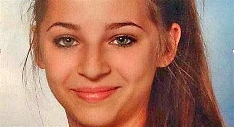 Sabina selimović (15) i samra kešinović (16) bile su maloletne kada su napustile roditeljski dom u beču 10. Teen who joined ISIS 'killed trying to escape'