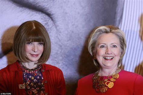 Hillary Clinton Takes Ny Fashion Week With Anna Wintour Daily Mail Online