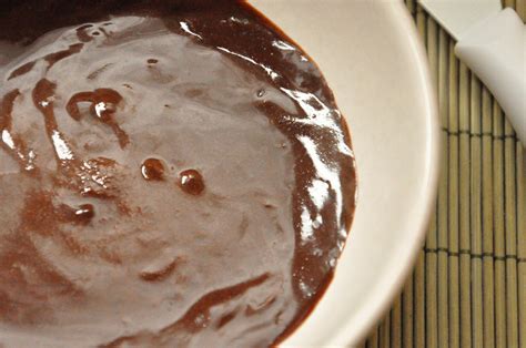 La ricetta della glassa al cioccolato bimby per torte è facile e veloce. Glassa al cioccolato Bimby TM31 | TM5