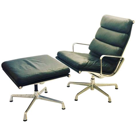 Fixed position with arms (ea215) and without the whole soft pad series was released in every variation of that of the original 'ribbed' alu group chairs including the lounger, recliner, desk. Eames Soft Pad Executive Aluminum Group Chair and Ottoman ...