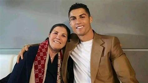 Jelang musim anyar, ronaldo jalani tes medis di juventus. BERITA FOTO : Ronaldo dan Kasih Sayang Ibu - Maklumatnews.com