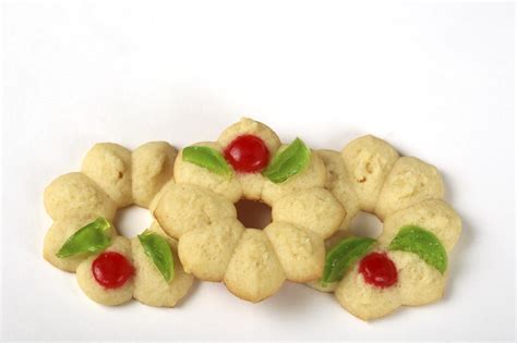 And the peppermint flavor is perfect for the holidays. Kris Kringle Wreaths | Holiday cookie recipes, Holiday ...