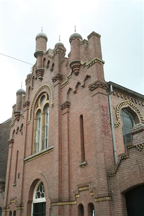 Veel foto materiaal is terug te vinden op de site van de gemeente tilburg over de willem ii straat. Bestand:00166 Tilburg Synagoge 1873 Aree Ha-Negev Willem ...