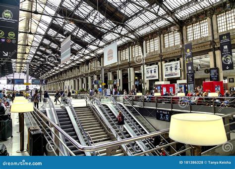 Hall Of The Paris Gare De Lyon Train Station Editorial Stock Photo Image Of Gare Business