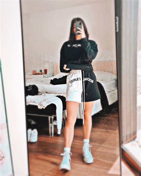 🪅𝗖𝗵𝗮𝗿𝗹𝗶 𝗱𝗮𝗺𝗲𝗹𝗶𝗼🪅 In 2021 Charli D Amelio Cute Outfits Famous Girls