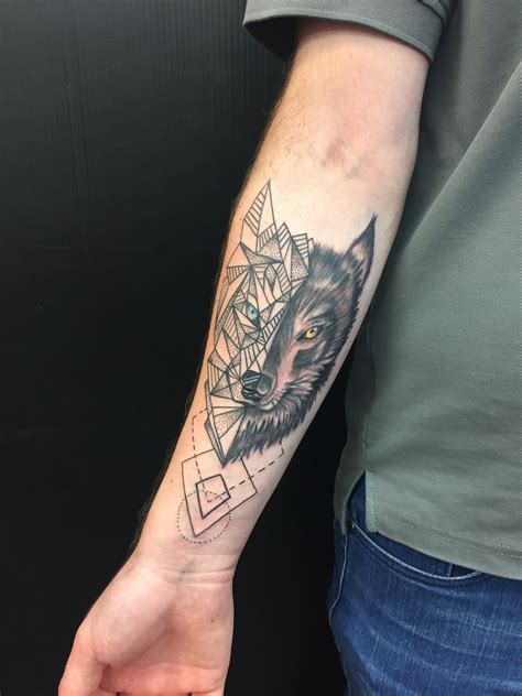Pin by wioleta rzepko on Tatuaż | Geometric wolf tattoo, Tattoos, Wolf