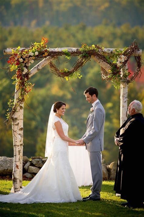 Creating floral arrangements for fall weddings is a creative undertaking that allows any professional or amateur florist an opportunity to express themselves in ways that no other season rationally allows. les fleurs : outside ceremomy : birch arbor : fruitlands ...