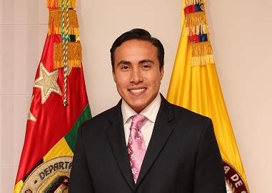 La corte suprema de justicia llamó a indagatoria a richard aguilar por presuntos actos de corrupción cuando fue gobernador de santander. Santander hoy web: 81% de favorabilidad para el gobernador ...