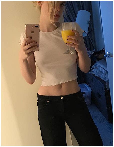 Popoholic Blog Archive Elle Fanning Took A Braless Selfie Oh My