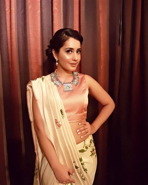 Raashi Khanna Looks Absolutely Stunning In These Latest Pics